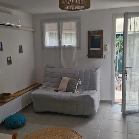 アパート Calme Avec Jardinet *